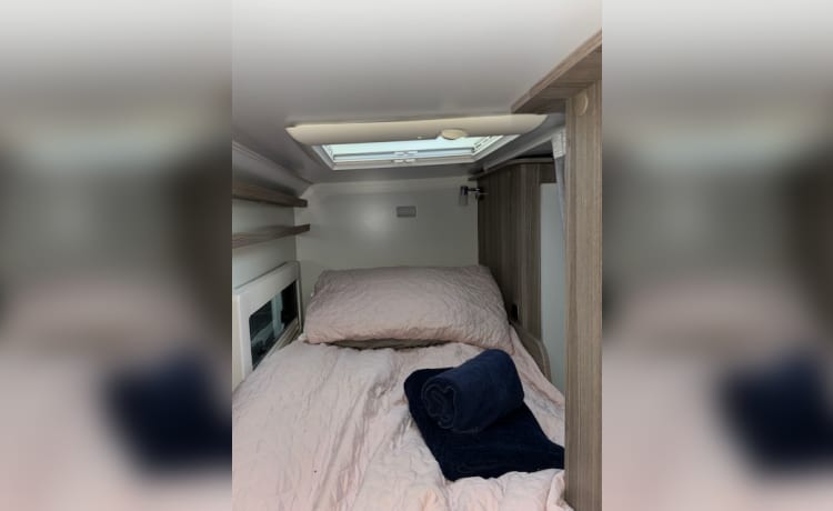 Beni – 6 Berth / 6 Seatbelt Benimar Primero 313