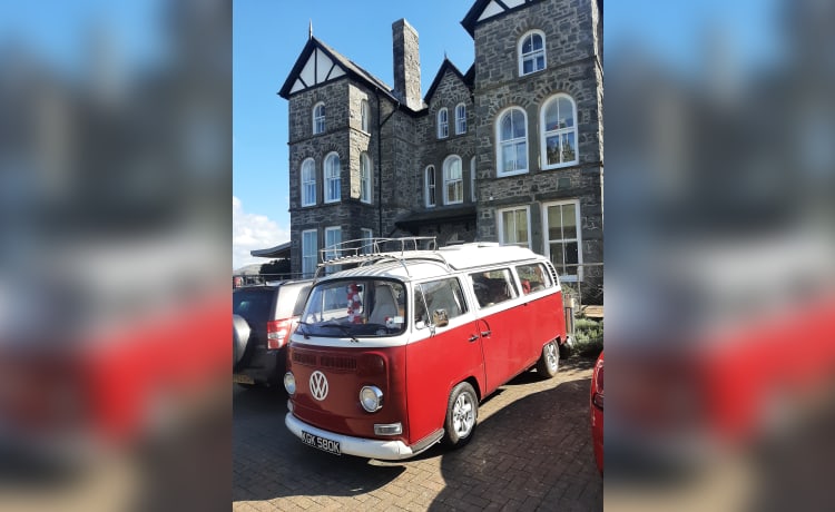 Poppy – 1971 Volkswagen T2 premier camping-car à baies vitrées