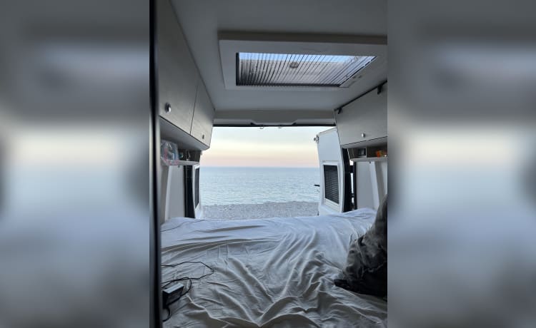 Tourne 6.4 – Noleggio Autobus Camper Nuovo Peugeot Boxer