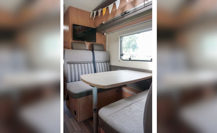 6-pers. Knaus Sky Traveler family camper with bunk beds!