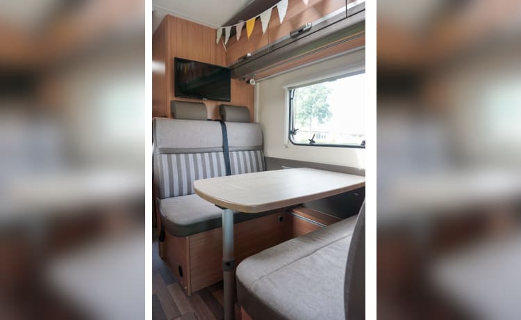 6-pers. Knaus Sky Traveller familiecamper met stapelbed