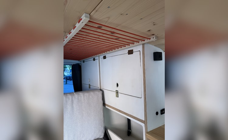 kampr – Omgebouwde Volkswagen campervan uit 2021 (2p + kindje)