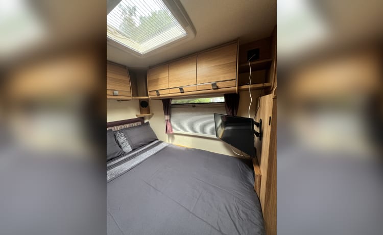 Bertha – 5 berth Peugeot semi-integrated from 2012