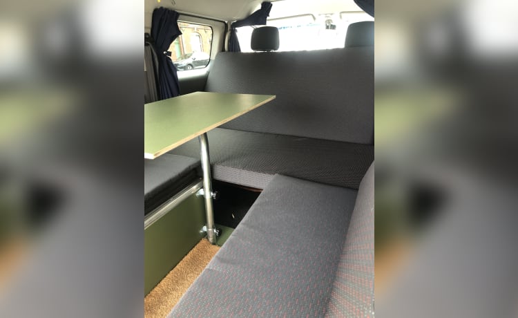 Compacte tweepersoons Nissan campervan 