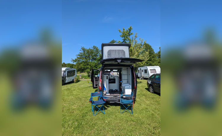 Ford Nugget 2022 - Compact camper with toilet and kitchen