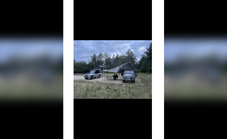 Jeff The Def – Prachtig uitgeruste Land Rover Defender 130 te huur.