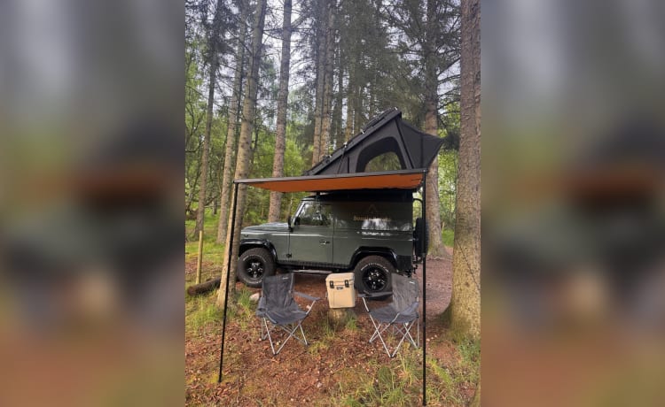 Landrover 90 met tentbox voor 2 personen 