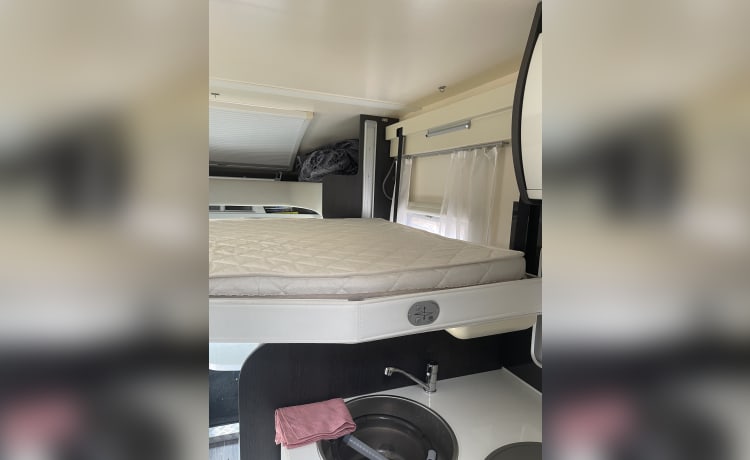 SYLVIA – Camping-car de luxe 4 places, king size fixe et double rabattable électrique