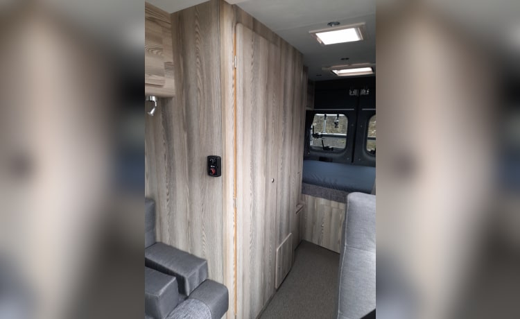 MT22 – Camper / MotoRhome con 4 posti letto - completamente attrezzato per la tua prossima avventura