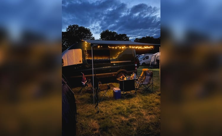 Ian Teal  – Camping-car 2 places prêt pour le festival !