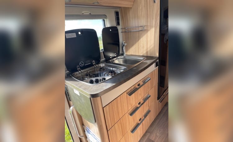 Luxe en comfortabele 2p Hymer semi-integraal uit 2020