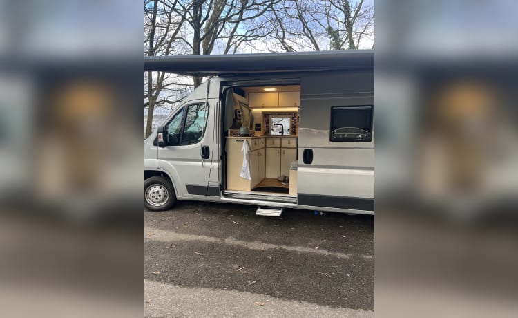 Ada – LUXURY - Spacious and beautiful Bespoke 3 berth Citroen Relay - Ada Van  