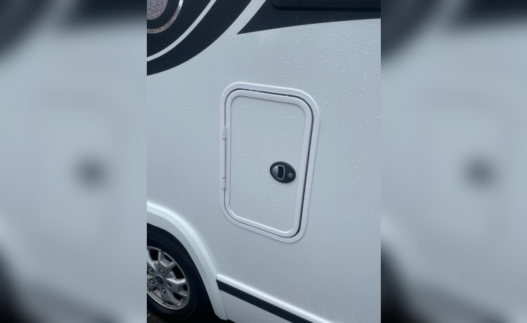 4 berth Benimar semi-integrated from 2021