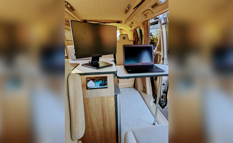 Vamos – Luxury Campervan and Nomad Office