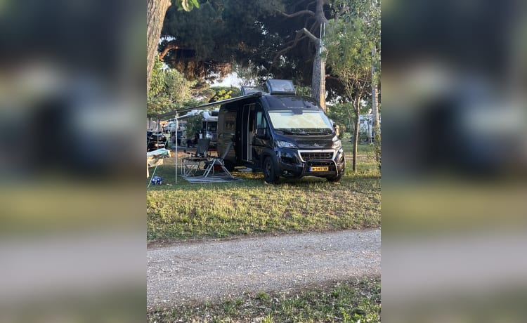 Tourne 6.4 – Camping-car Bus neuf à louer Peugeot Boxer