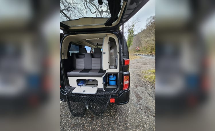 Knight Rider!  – Nissan-camper met 4 slaapplaatsen uit 2008