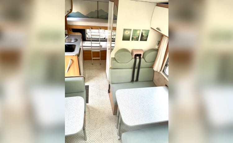 Light and spacious family camper with bunk beds