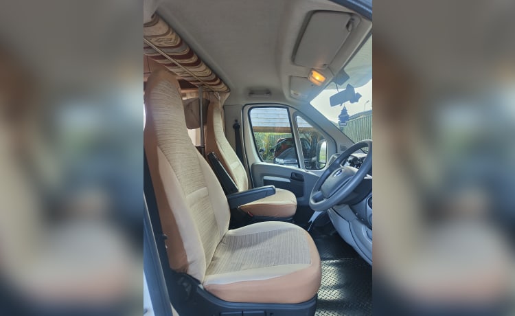 Zaneta – Familie Fiat New Life 6Bett/6 Gürtel Wohnmobilvermietung