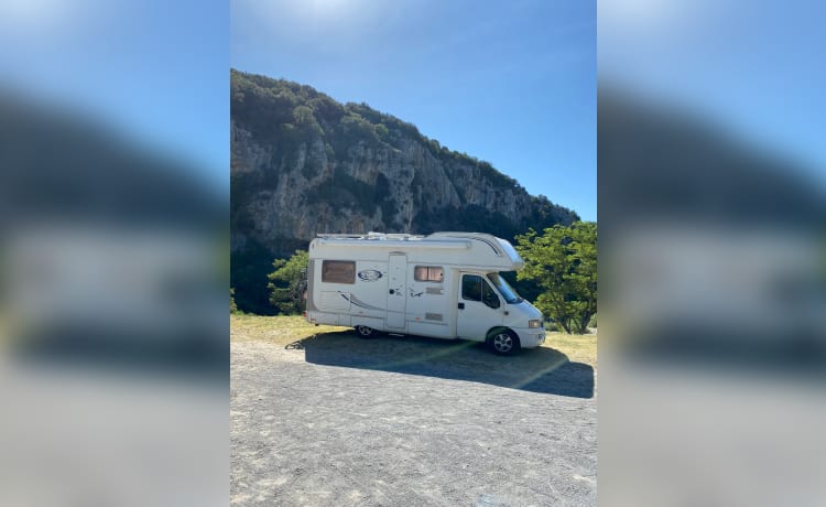  Te Huur  4/6 persoon camper LMC Fiat Ducato Alkhoof  2.3 jtd