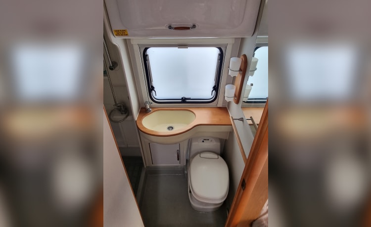 Wonderfully spacious and neat family camper for rent