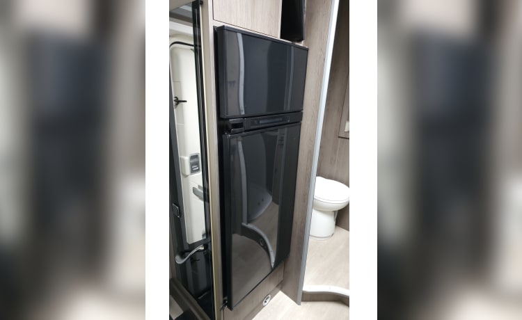 Complete 4 persoons camper: Chausson 640 Titanium - automaat - 2019