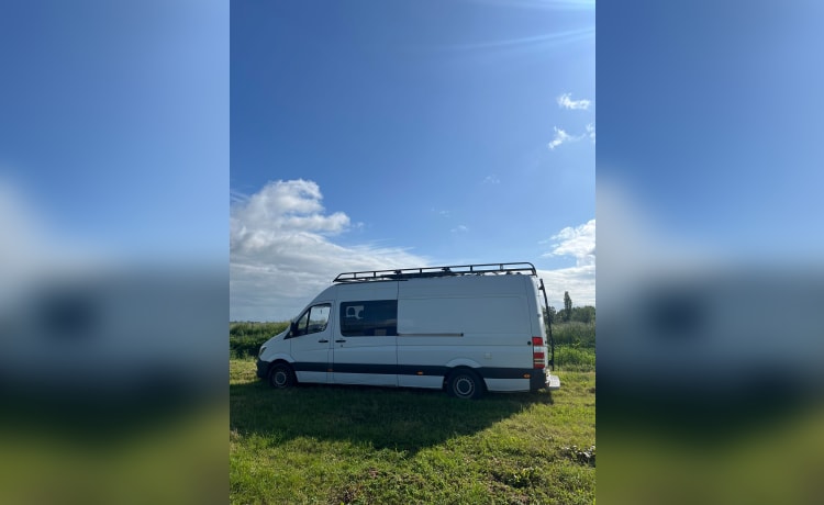 Bolt – 5 berth Mercedes-Benz Sprinter Van 2016