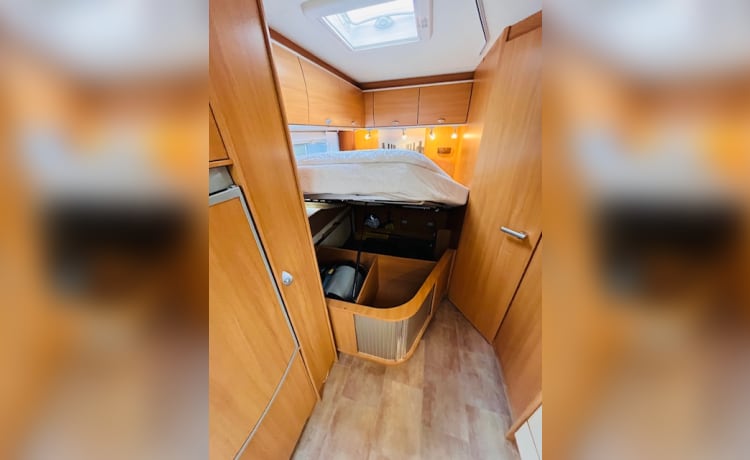 Huur deze mooie compacte camper inclusief gehele inboedel! – Fiat Ducato Bürstner Nexxo semi-integrated from 2010