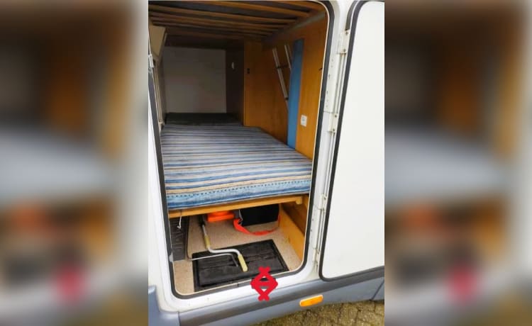 Gezin 6p airco stapelbed solar Ford Chausson alkoof trekhaak