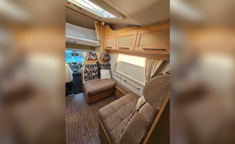 Morag  – Fantastic spacious 6 berth family Motorhome