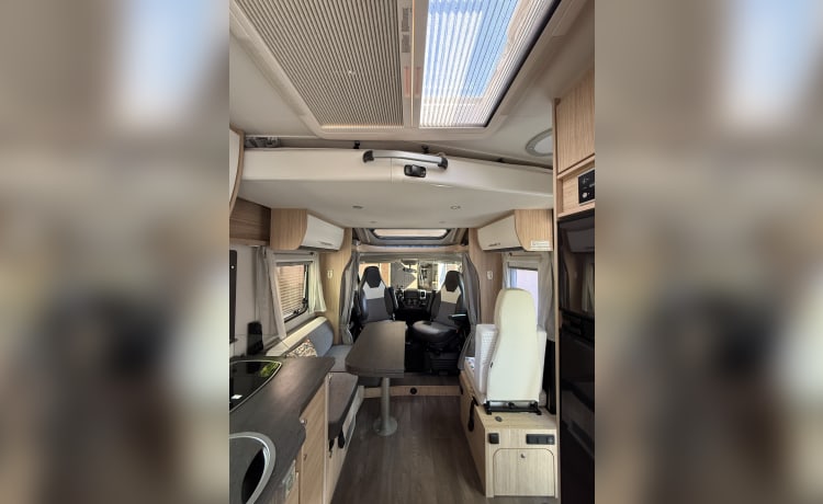 4 person Sunlight semi-integrated from 2019 AS NEW with air conditioning