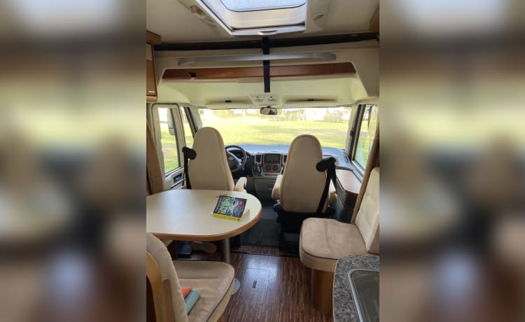 4p Hymer B 674 SL integrato del 2009 con letti lunghi e letto basculante