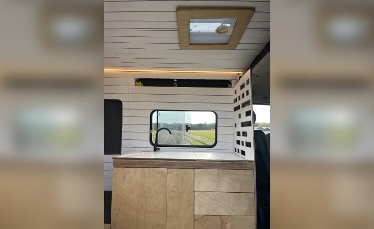 Milky – 2p Renault campervan uit 2023