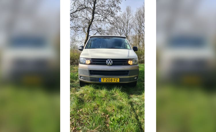 Volkswagen Offgrid camper met buitenkeuken