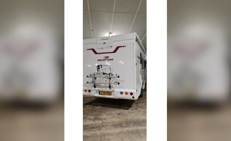 Camper Bolletje – Luxe 4p Roller Team semi-intégré à partir de 2020