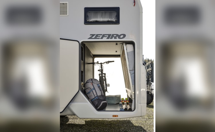 6 berth Roller Team Zafiro 675 Motorhome