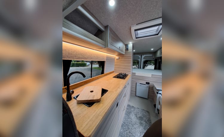 Ernie  – Camper Peugeot Boxer a 2 posti letto 2018