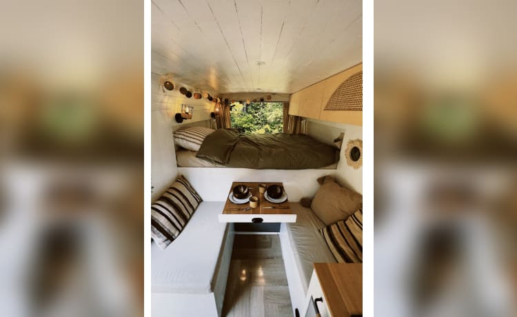 Soča – Soča the cozy self-build camper bus - off-grid with luxury!