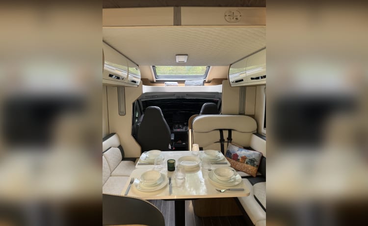 LEIA – Luxe camper met 4 slaapplaatsen