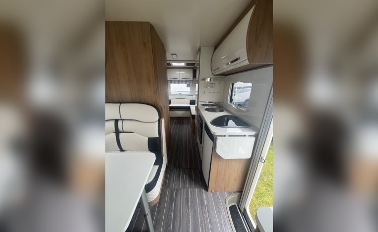 BRYONY – 6 berth Roller Team auto roller 746 