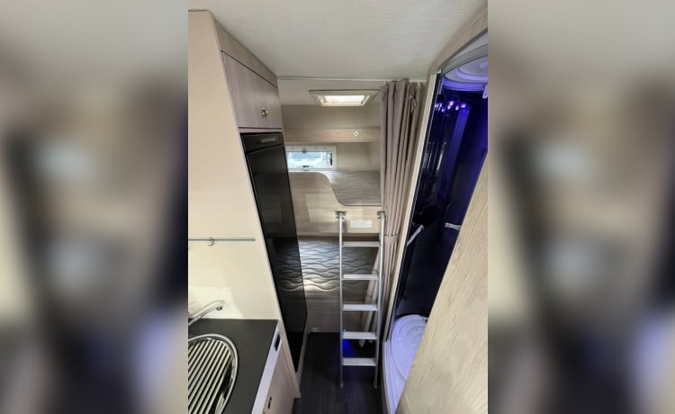 AE19BKG - 6 berth Chausson London - Romford 