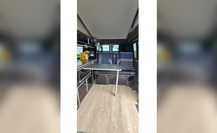 Lizzy the camperess  – 4 berth Volkswagen campervan from 2012