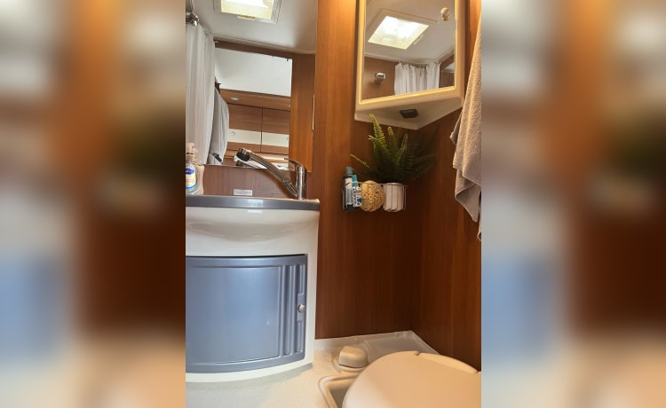 Cosy Cara-doo – 2 Berth Ford Motorhome