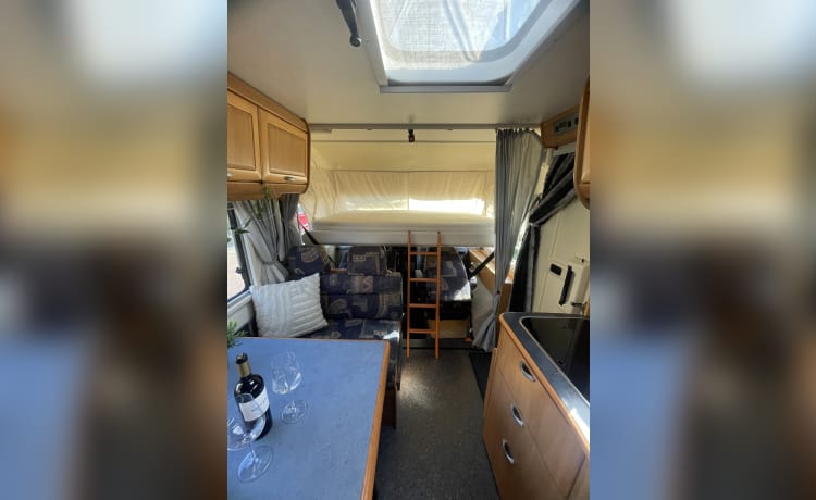 Wonderful 6 person Hymer B644 integral camper XXL garage