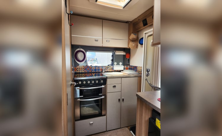 Flossieflo – 2 berth 2014 fully equipped Fiat Bessacarr 