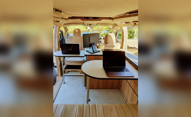 Vamos – Luxury Campervan and Nomad Office