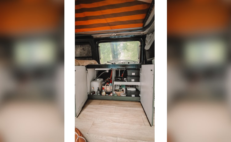 Jacky – Old-School-Ford Transit von 1989