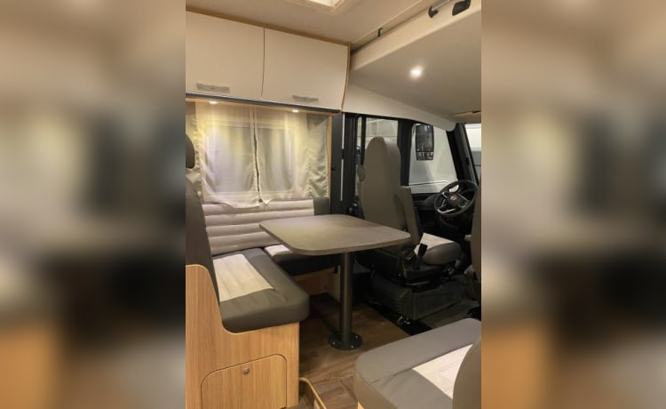 7 – Luxurious, spacious camper with single beds!