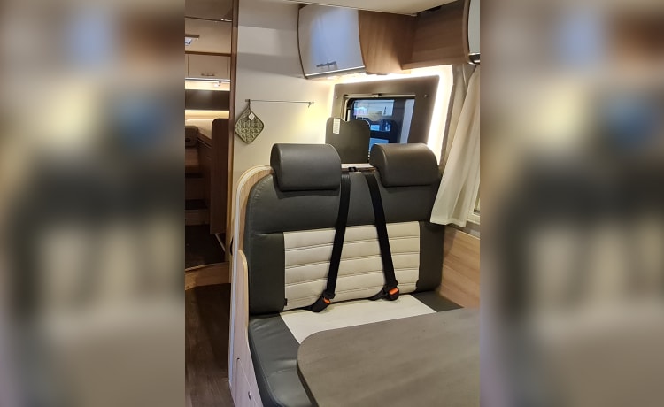 Sunlight T68 – Half integraal camper - automatische versnelling - kingsize bed of 2 enkele