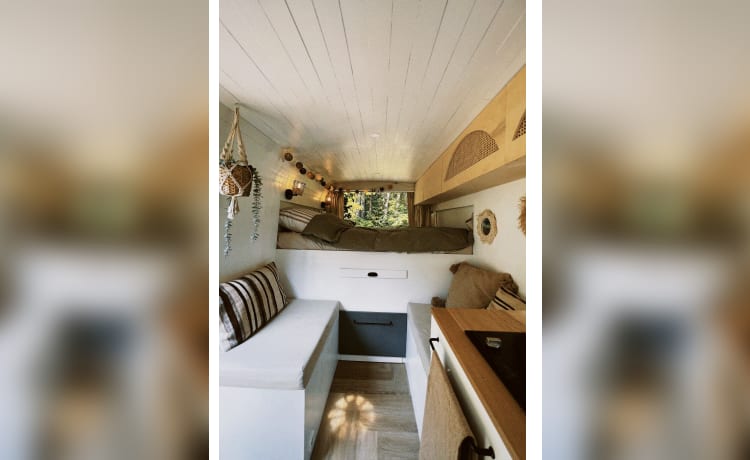 Soča – Soča the cozy self-build camper bus - off-grid with luxury!