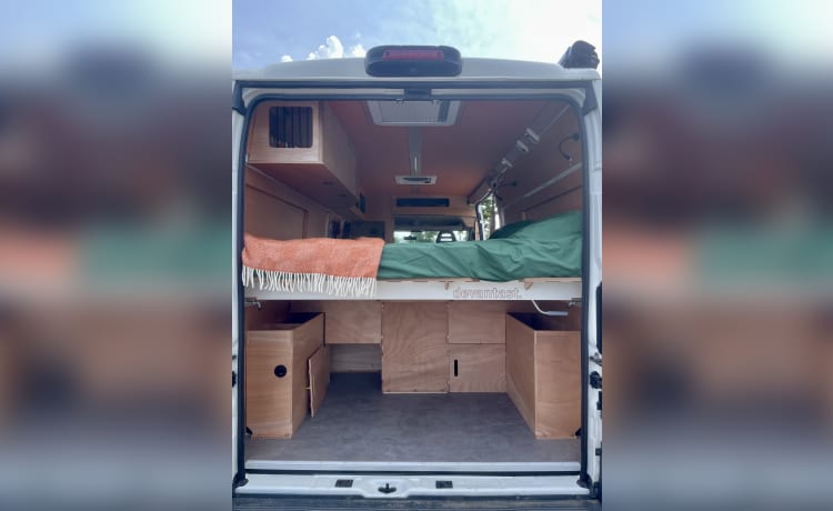 Wee Indi Go – Off-grid camper with new installation